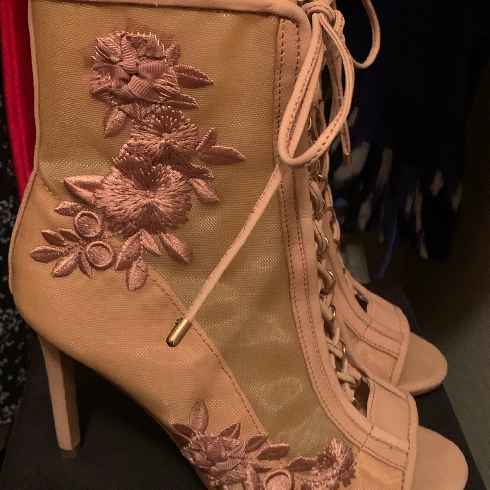 Ladies shoes